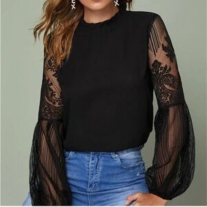 🟣5 for$25🟣 Black Lace Sleeve Top